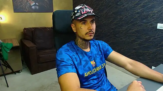 Show modela RomeoBodhi na web-kameri