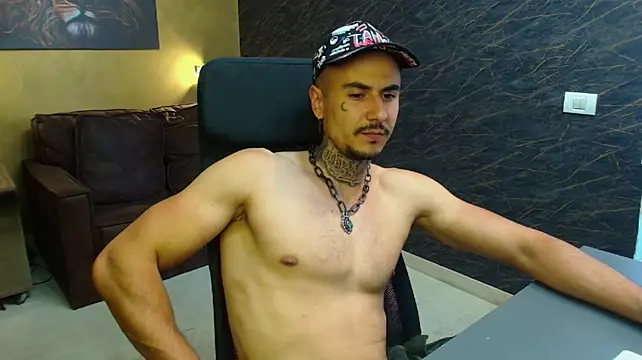 Show modela RomeoBodhi na web-kameri