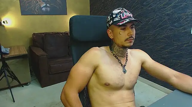 Show modela RomeoBodhi na web-kameri