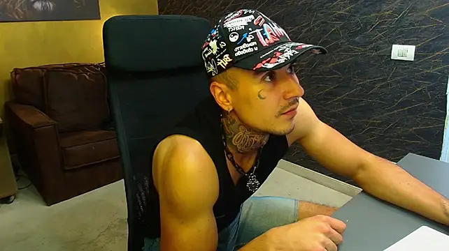 RomeoBodhi Show in webcam