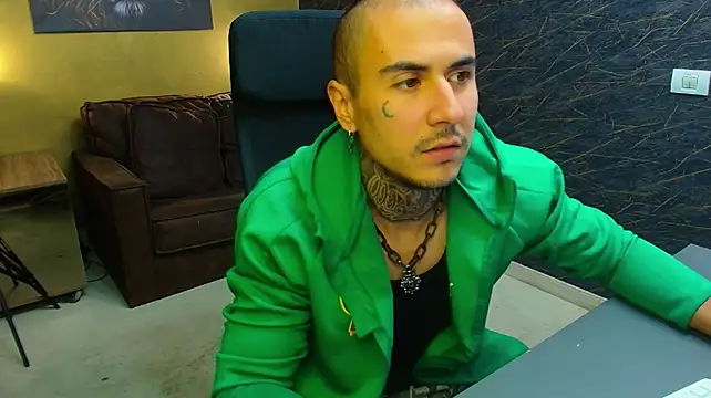 Show modela RomeoBodhi na web-kameri