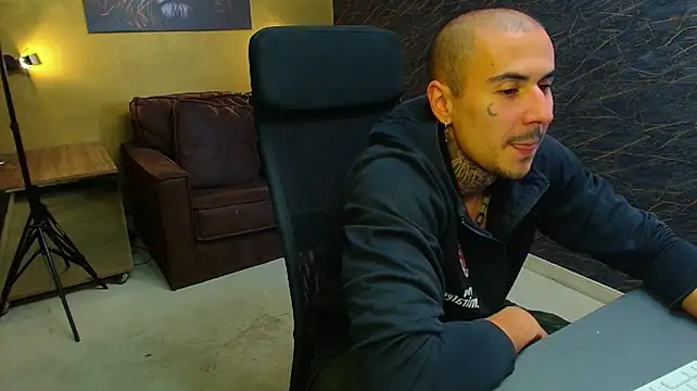 RomeoBodhi Show in webcam