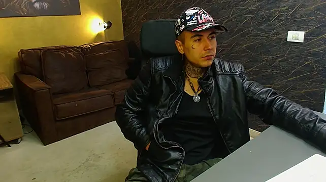 Show modela RomeoBodhi na web-kameri