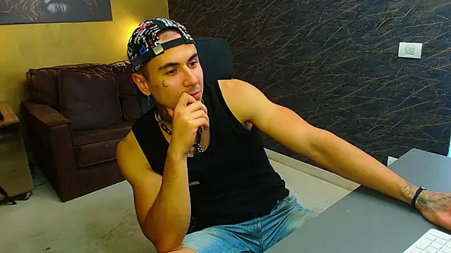 RomeoBodhi: вебкам-шоу
