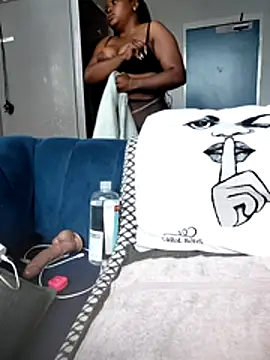 XXX chat uživo modela Curveysinaa