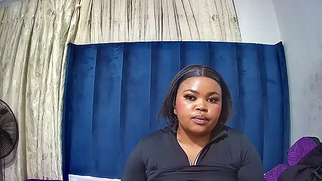 Curveysinaa's Live XXX Chat