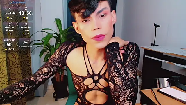 femboykeene: διαδικτυακό σόου στην κάμερα