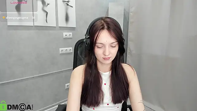 Kira_Ke11y Show in webcam