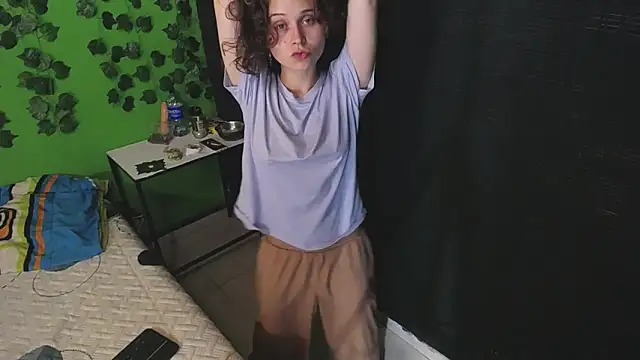 fulfill_fantasies1's Live XXX Chat