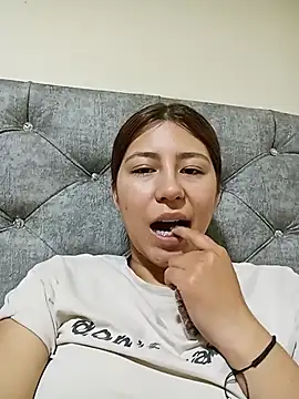 Sara_Brownx's Live XXX Chat