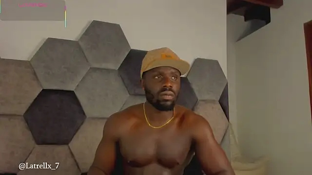 Latrellx7 Show in webcam