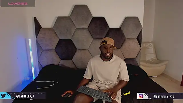 Latrellx7 Webcam-Show