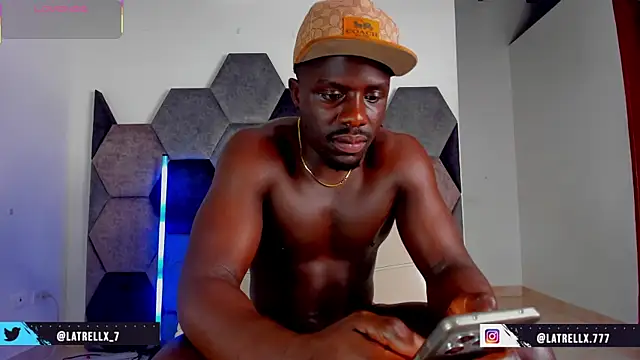 Latrellx7 Webcam-Show