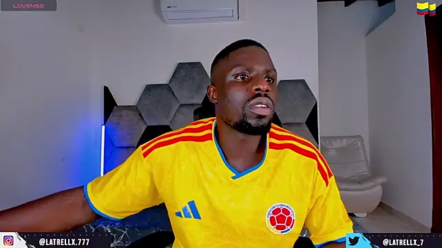 Latrellx7 webkamerás műsora