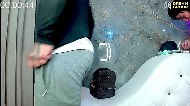 Yourslust_ Show in webcam