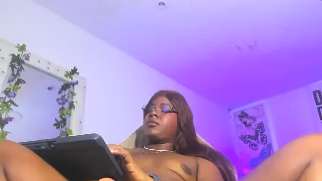Alexa_paytom1 Show in webcam