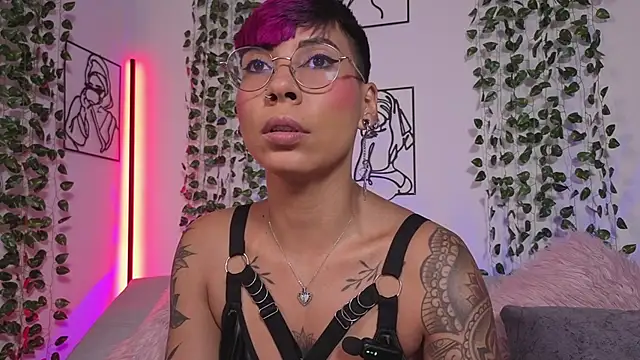 Chat +18 de MiaMorgan_ ao vivo