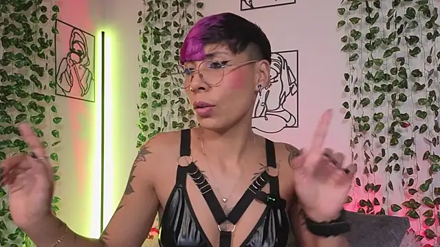 Chatroom XXX en direct de MiaMorgan_