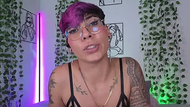 Chatroom XXX en direct de MiaMorgan_