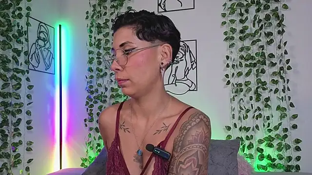 צ'אט XXX בשידור חי של MiaMorgan_