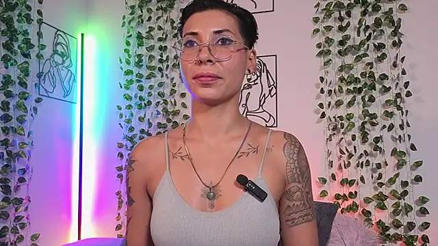 MiaMorgan_ XXX чат на живо