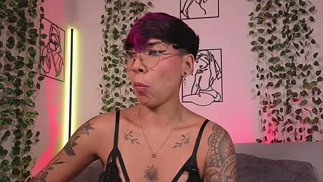 Chatroom XXX en direct de MiaMorgan_