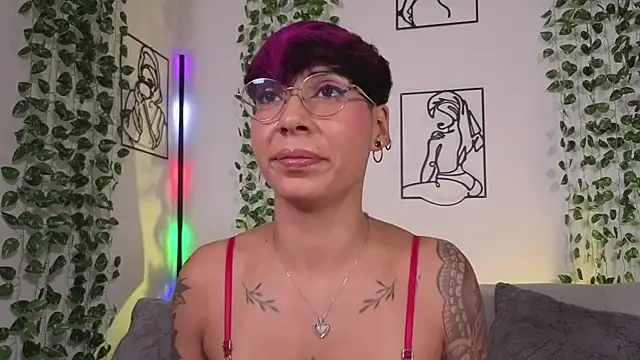 Chat +18 de MiaMorgan_ ao vivo