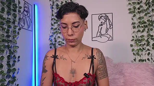Chatroom XXX en direct de MiaMorgan_