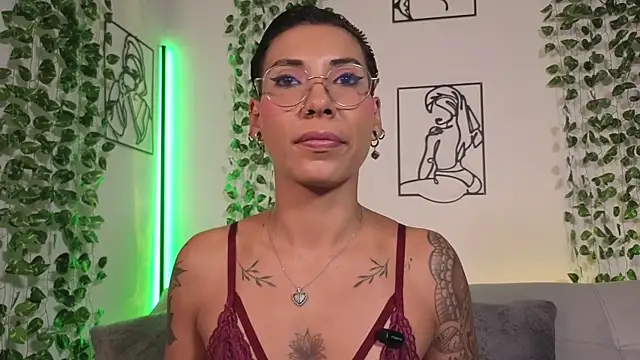 Chat +18 de MiaMorgan_ ao vivo