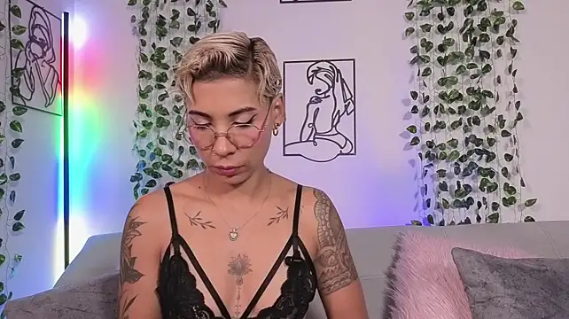 Chat +18 de MiaMorgan_ ao vivo