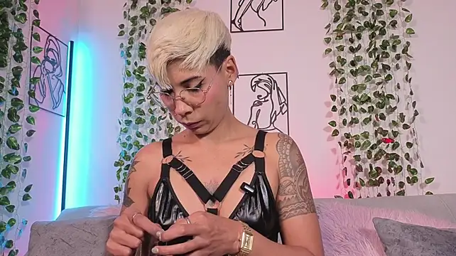 Chatroom XXX en direct de MiaMorgan_