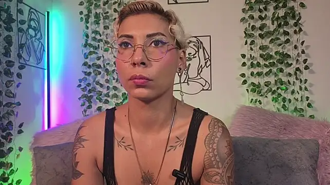 Chatroom XXX en direct de MiaMorgan_
