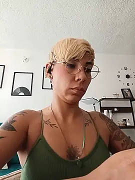 MiaMorgan_ Pertunjukan Webcam
