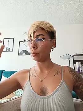 Chat +18 de MiaMorgan_ ao vivo