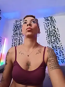 Chatroom XXX en direct de MiaMorgan_