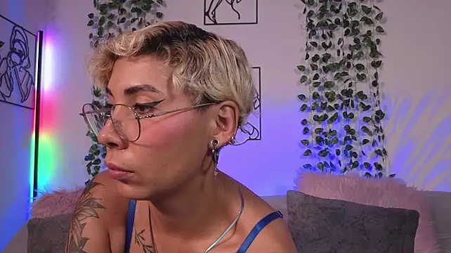 MiaMorgan_ élő XXX-chatje