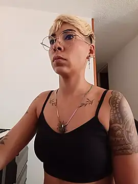 צ'אט XXX בשידור חי של MiaMorgan_