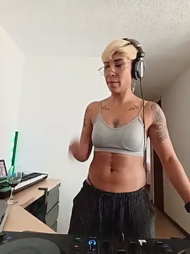 MiaMorgan_ Chat XXX in diretta