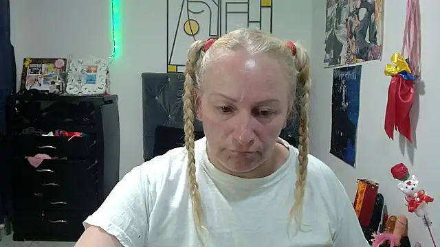 XXX chat uživo modela emperabigbootybigass