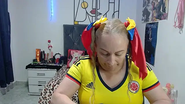 Chat +18 de emperabigbootybigass ao vivo