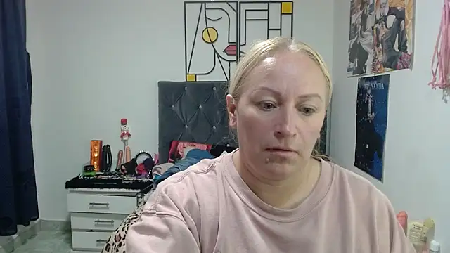 emperabigbootybigass Adlı Modelin Canlı XXX Sohbeti
