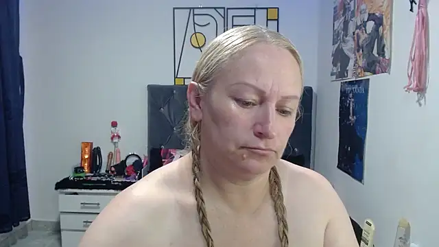emperabigbootybigass Adlı Modelin Canlı XXX Sohbeti