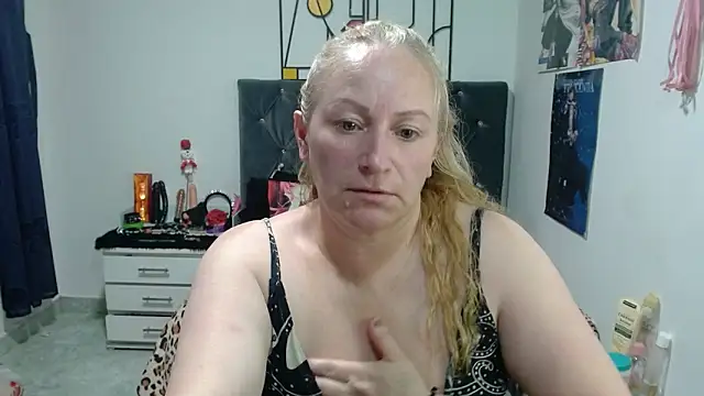 Czat XXX na żywo – emperabigbootybigass