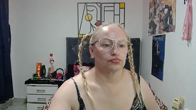 emperabigbootybigass Adlı Modelin Canlı Sohbet Odası