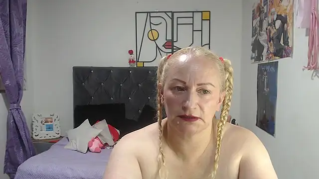 emperabigbootybigass' Live XXX Chat