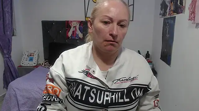 emperabigbootybigass Adlı Modelin Canlı XXX Sohbeti
