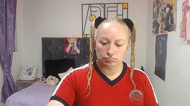 emperabigbootybigass' Live XXX Chat