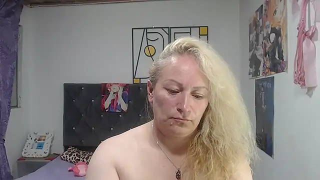 emperabigbootybigass' Live XXX Chat