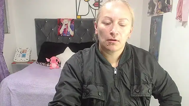 Živý XXX chat emperabigbootybigass