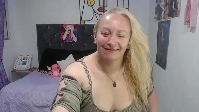 emperabigbootybigass' Live XXX Chat